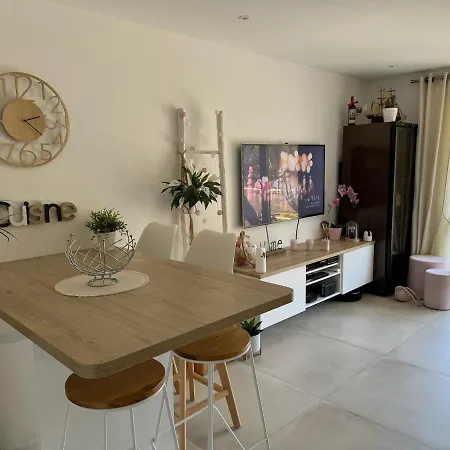 Appartement Climatise Avec Terrasse 아파트 *