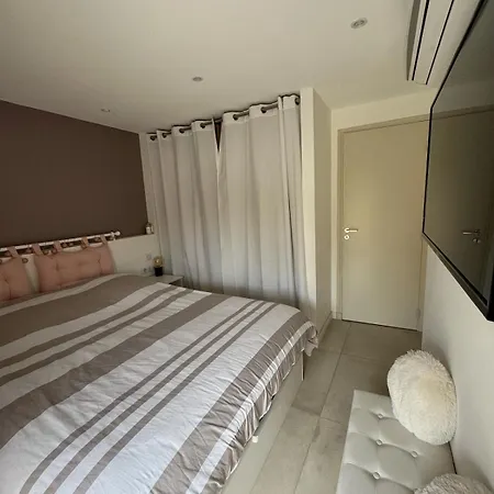 Appartement Climatise Avec Terrasse 아파트 *