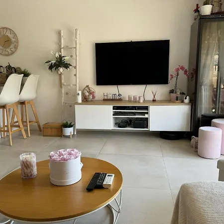 Appartement Climatise Avec Terrasse Lägenhet