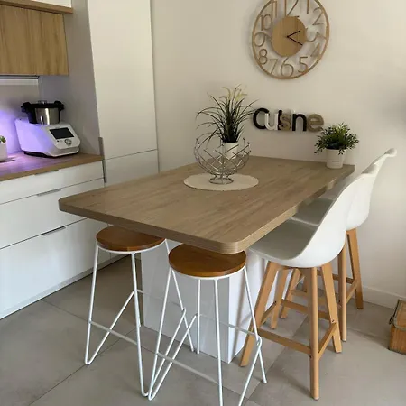 Appartement Climatise Avec Terrasse Lägenhet